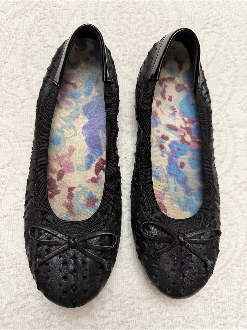 Vionic Perforated Ballet Flats Black US 6
